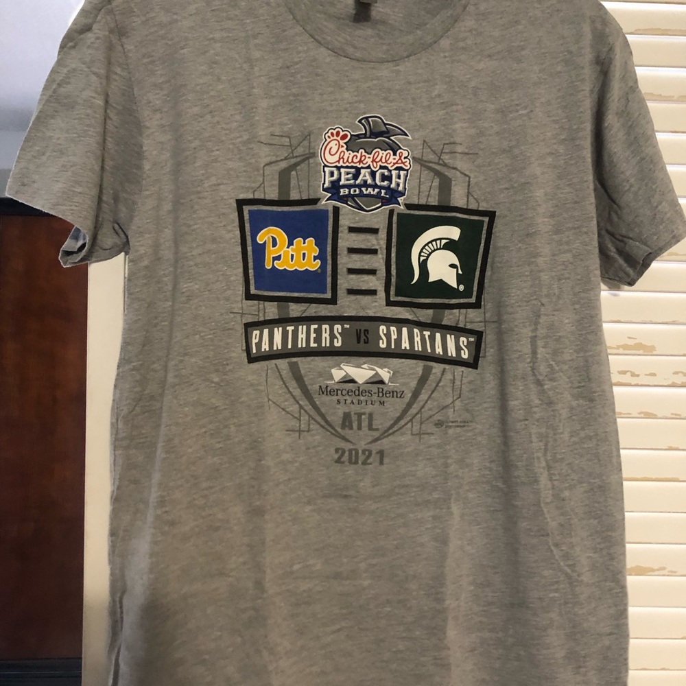 Peach Bowl 2021 Panthers vs Spartans Game T-Shirt. EUC